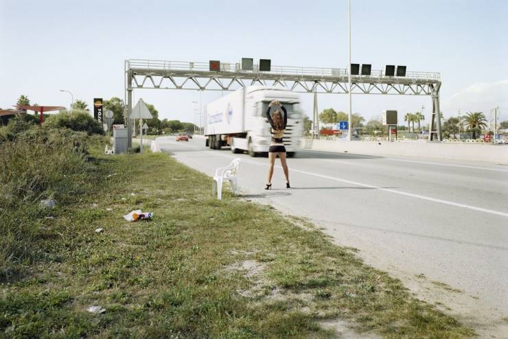 “The Waiting Game” – Powerful Photo Project About Spanish Prostitutes