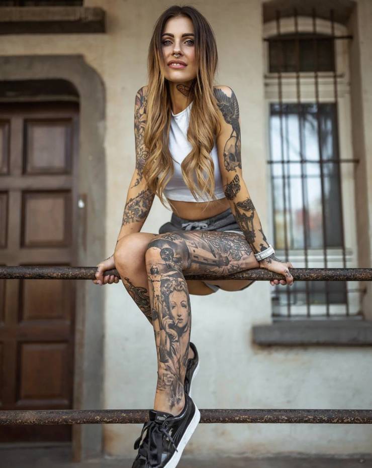Pretty Girls And Tattoos