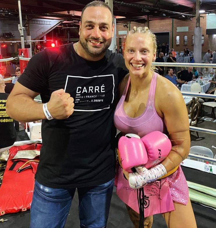 “Blonde Bomber”: Boxer Girl With Big Boobs