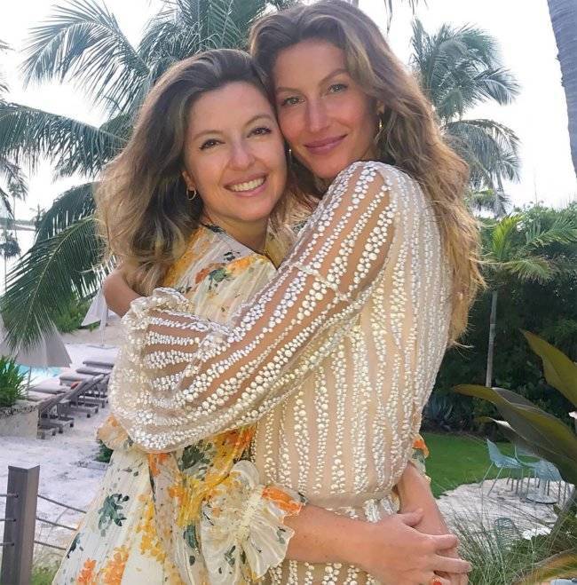 Celebrities And Their Extremely Sexy Siblings