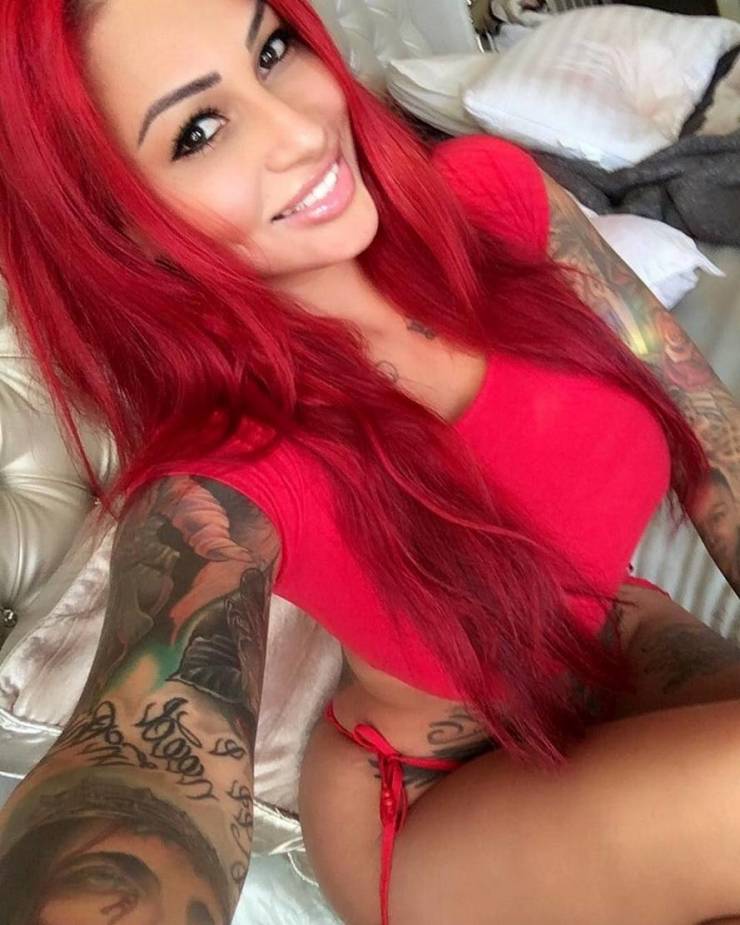 Sexy Girls With Neon Hair!