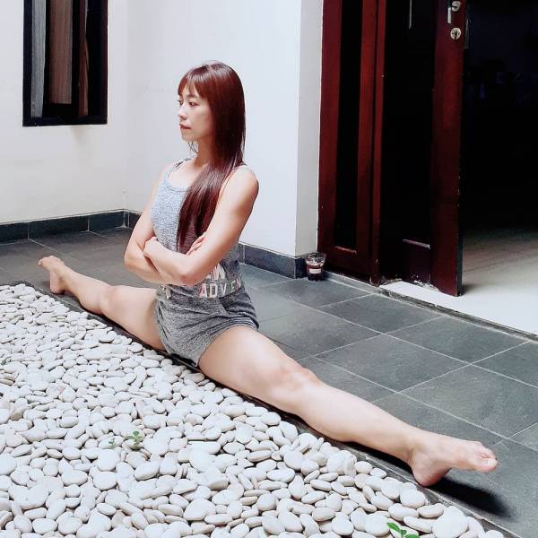 These Girls Are Pretty Flexible!