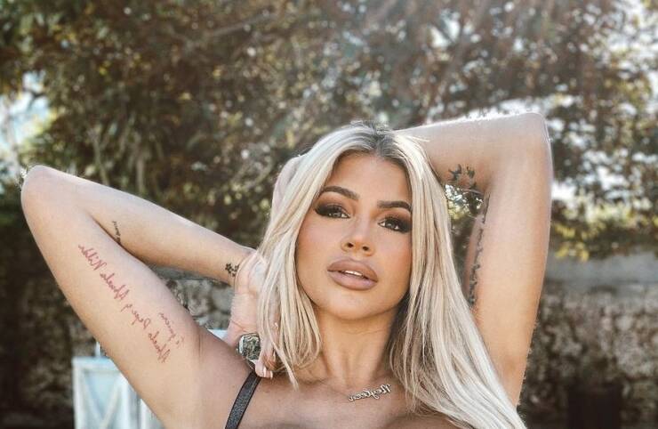 Woman Spends Over $17 Thousand To Get USA’s Biggest Breasts (Now She Regrets It)