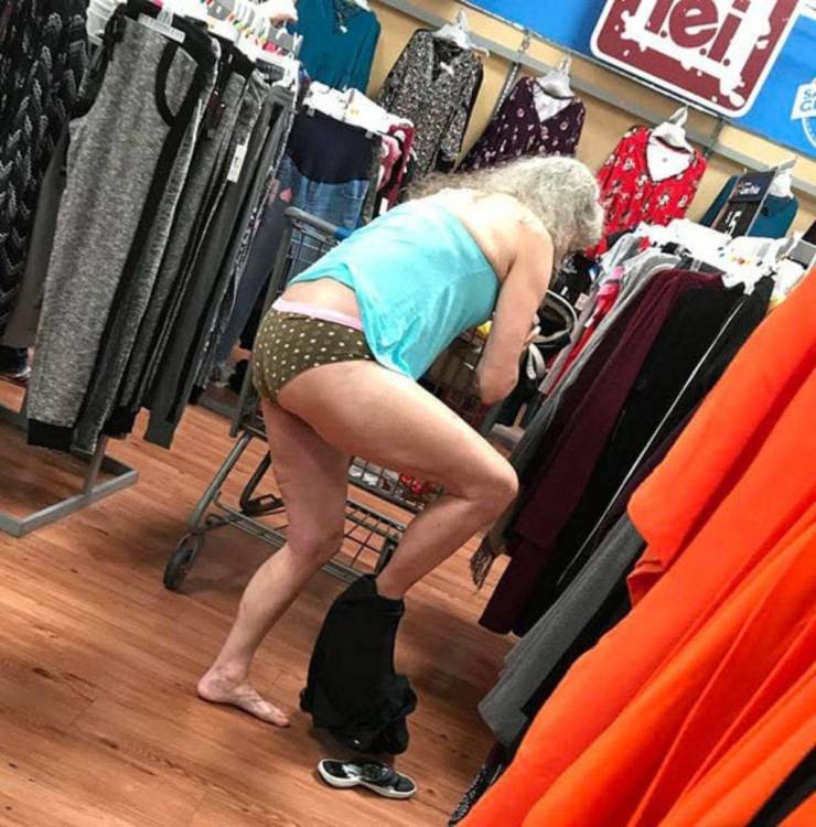 “Walmart” Customers Are Wild…