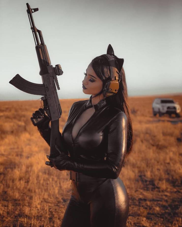 Sexy Girls With Some Serious Firearms