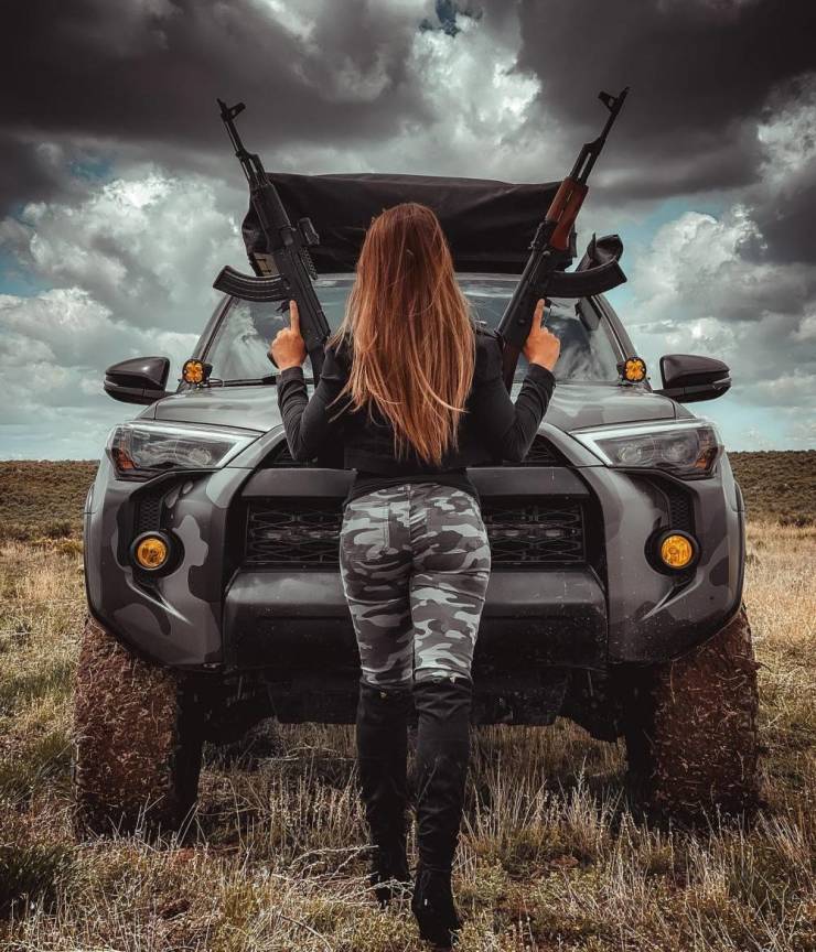Sexy Girls With Some Serious Firearms