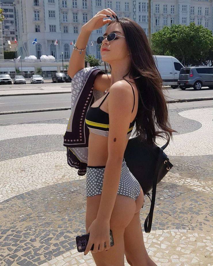 Hot Girls You Meet On The Streets