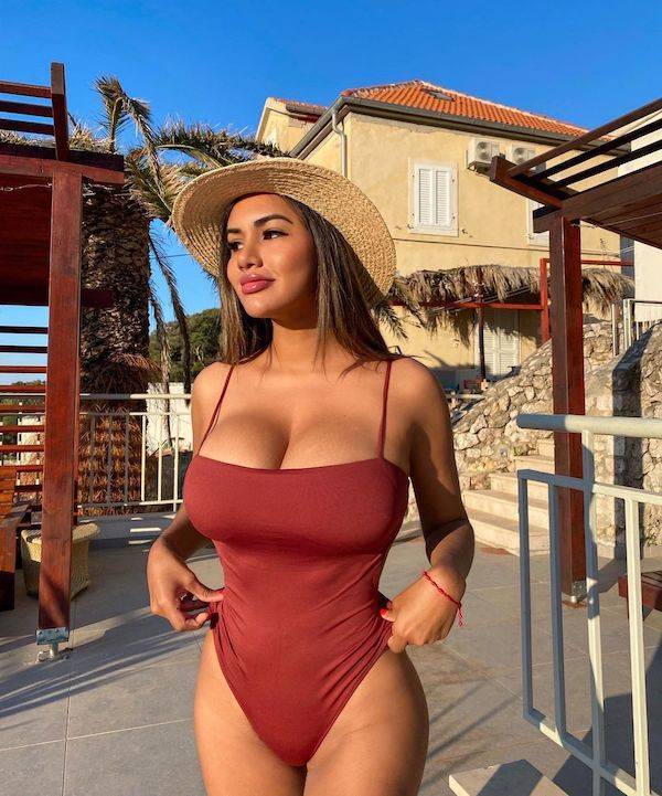 Just One Piece Of Sexiness