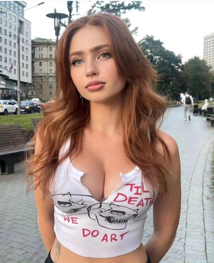 Beautiful And Sexy Girls Spotted In The Street