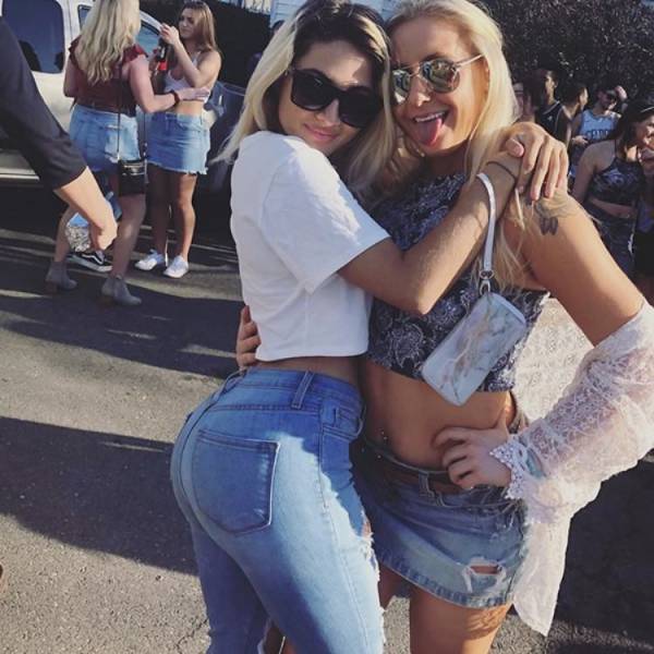 Hot Girls In Tight Jeans