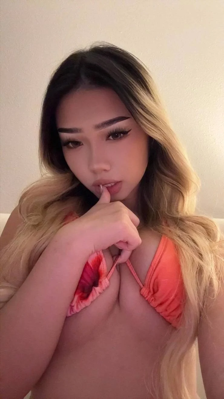 Blondes Coming In Hot!