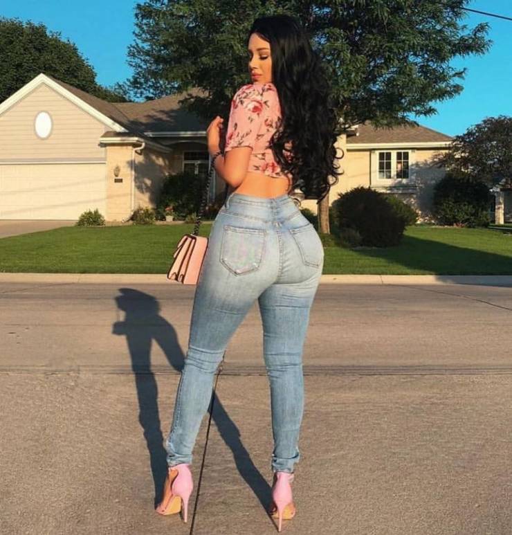 Hot Girls In Tight Jeans
