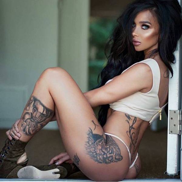 Sexy Girls Who Like Ink