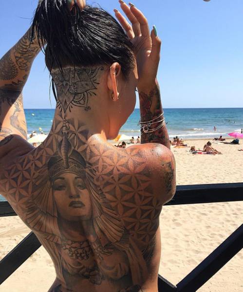 Sexy Girls Who Like Ink