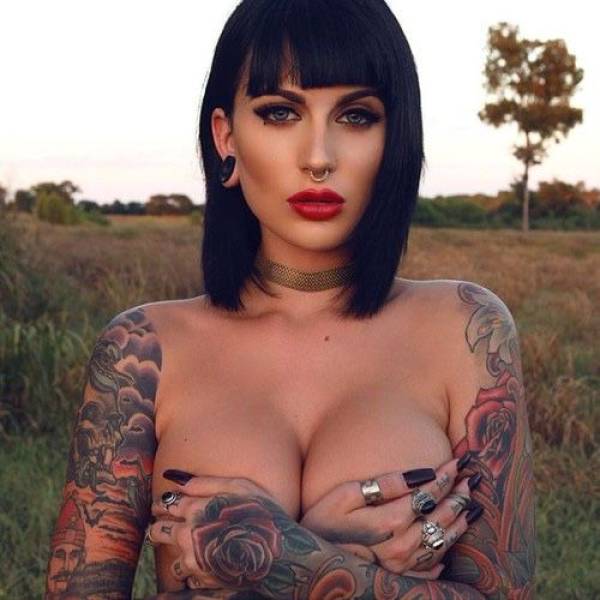 Sexy Girls Who Like Ink