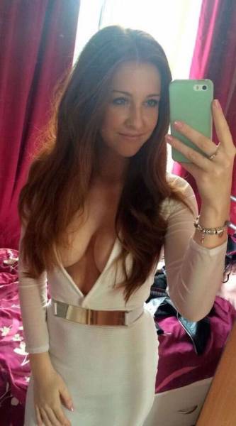 Braless Girls Let Their Boobs Hang Free