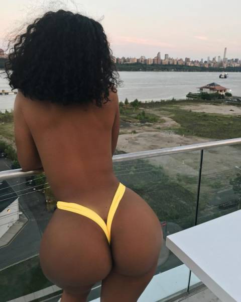 Girls With Awesome Hip Bones