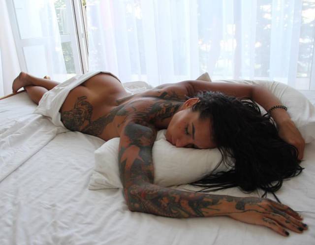 Sexy Girls Showing Off Stunning Tattoos