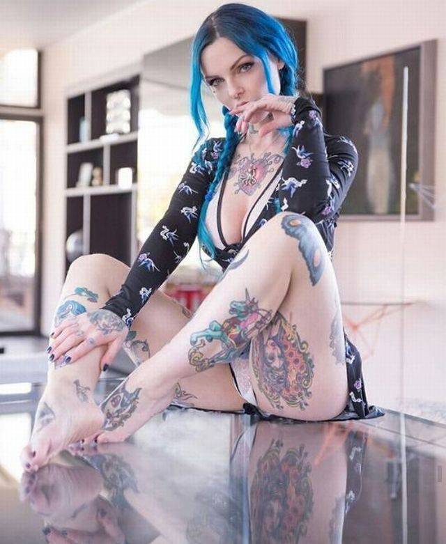 Sexy Girls Showing Off Stunning Tattoos