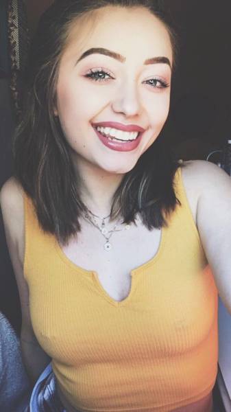 Braless Girls Let Their Boobs Hang Free