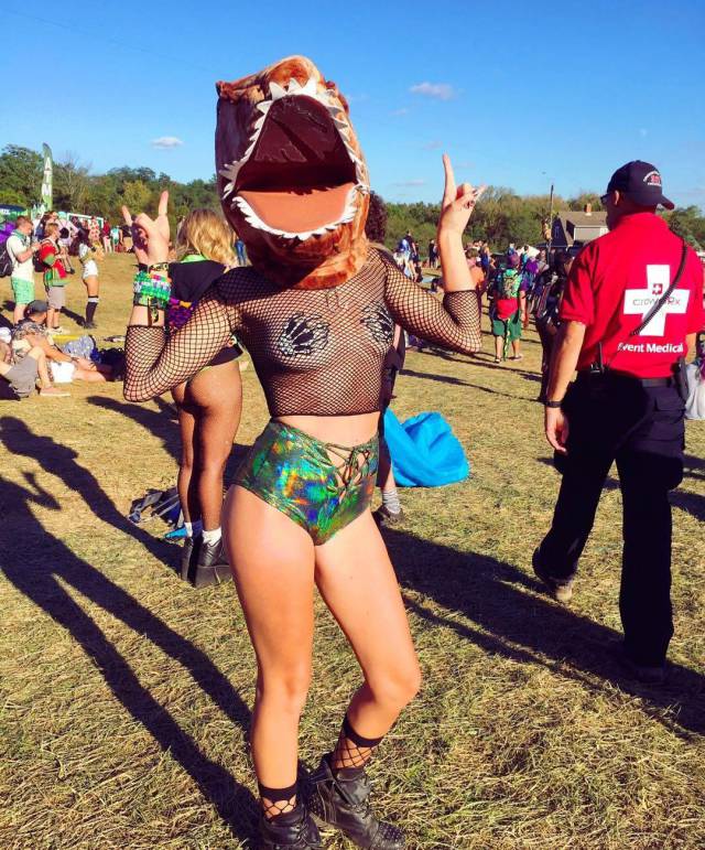 Raver Girls Don’t Even Try To Hide Anything