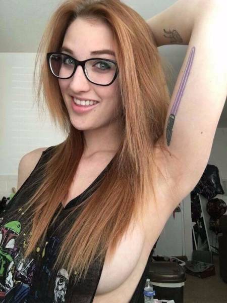 Braless Girls Let Their Boobs Hang Free