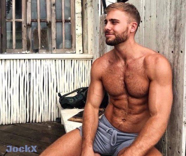 These Hot Guys Could Seduce Just About Any Girl