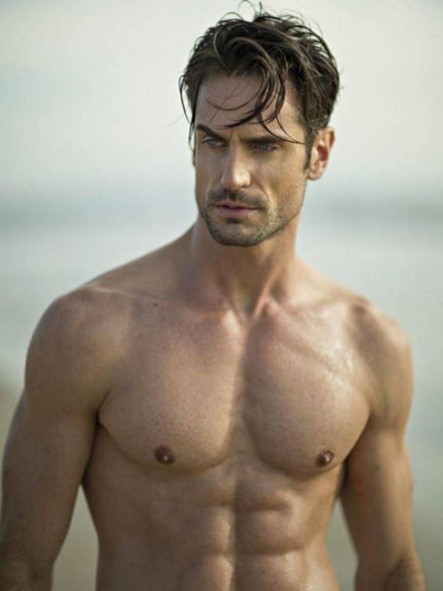 These Hot Guys Could Seduce Just About Any Girl