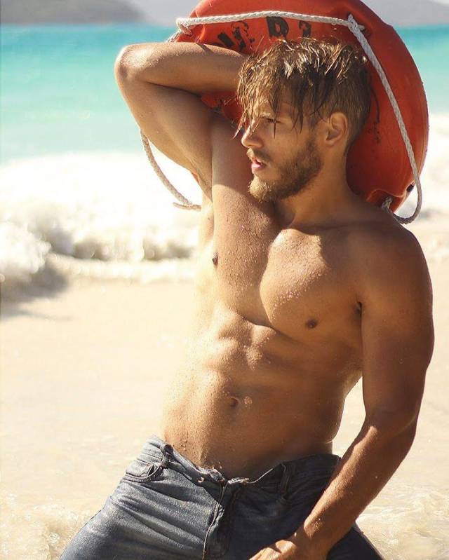 These Hot Guys Could Seduce Just About Any Girl