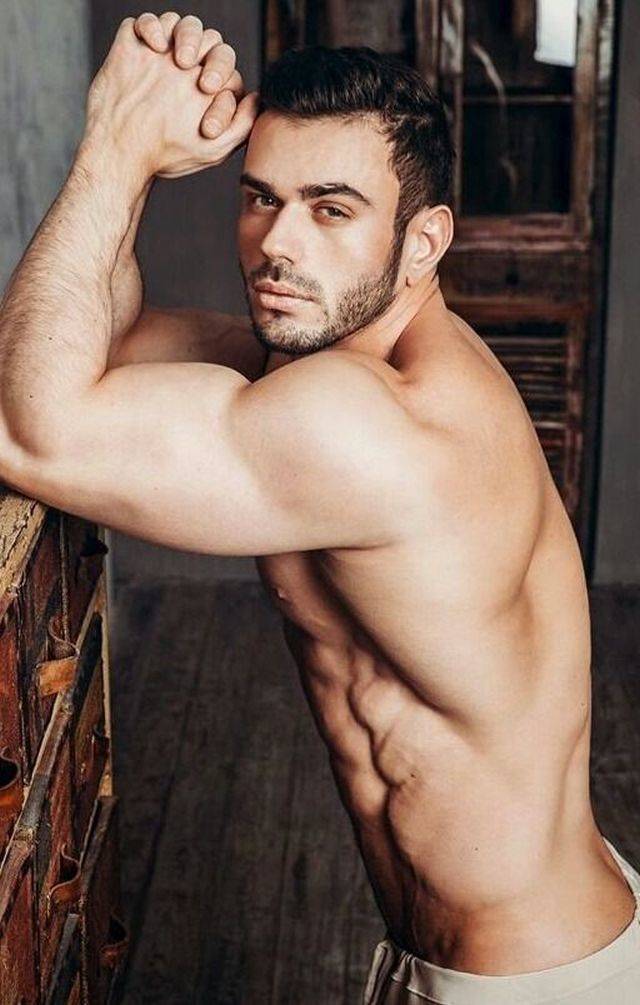 These Hot Guys Could Seduce Just About Any Girl