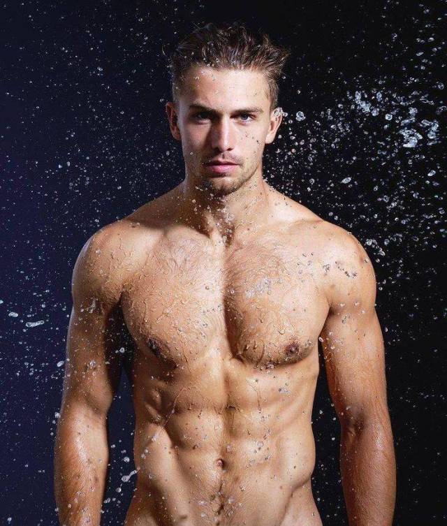 These Hot Guys Could Seduce Just About Any Girl