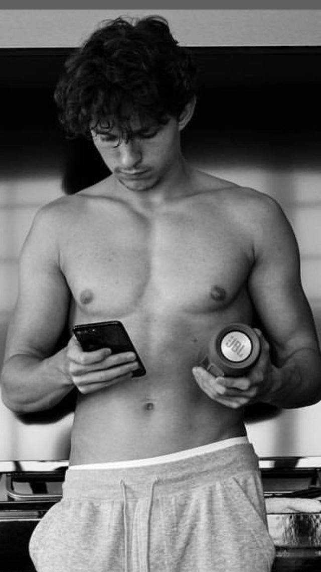 These Hot Guys Could Seduce Just About Any Girl
