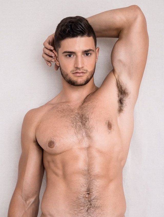 These Hot Guys Could Seduce Just About Any Girl
