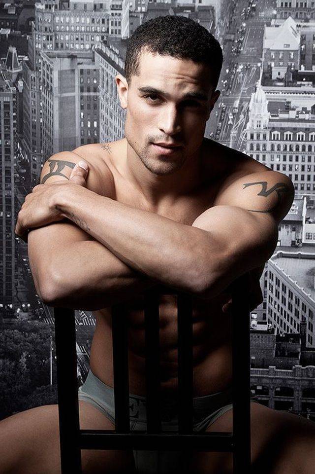 These Hot Guys Could Seduce Just About Any Girl