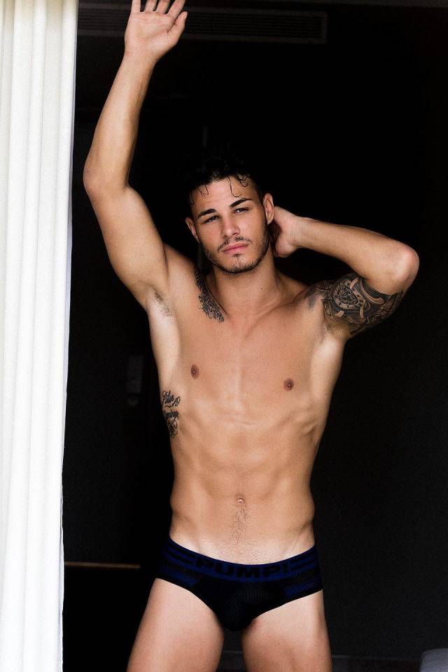 These Hot Guys Could Seduce Just About Any Girl
