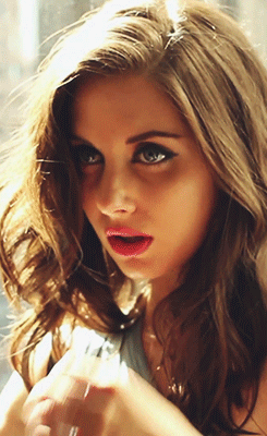 Alison Brie Looks Great From Any Angle!