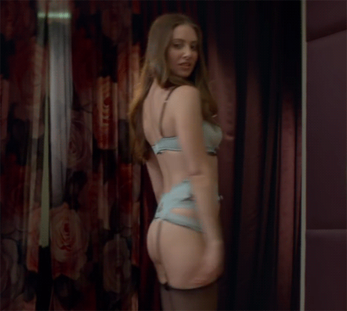 Alison Brie Looks Great From Any Angle!