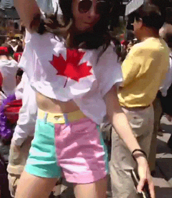 Alison Brie Looks Great From Any Angle!