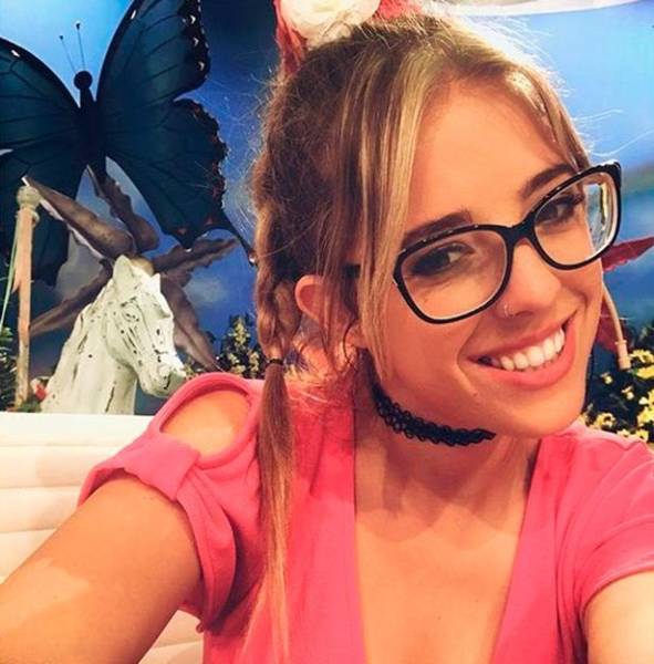 News Reporter Reduces Size Of Her Boobs To Make Fans Look At Her Face Instead