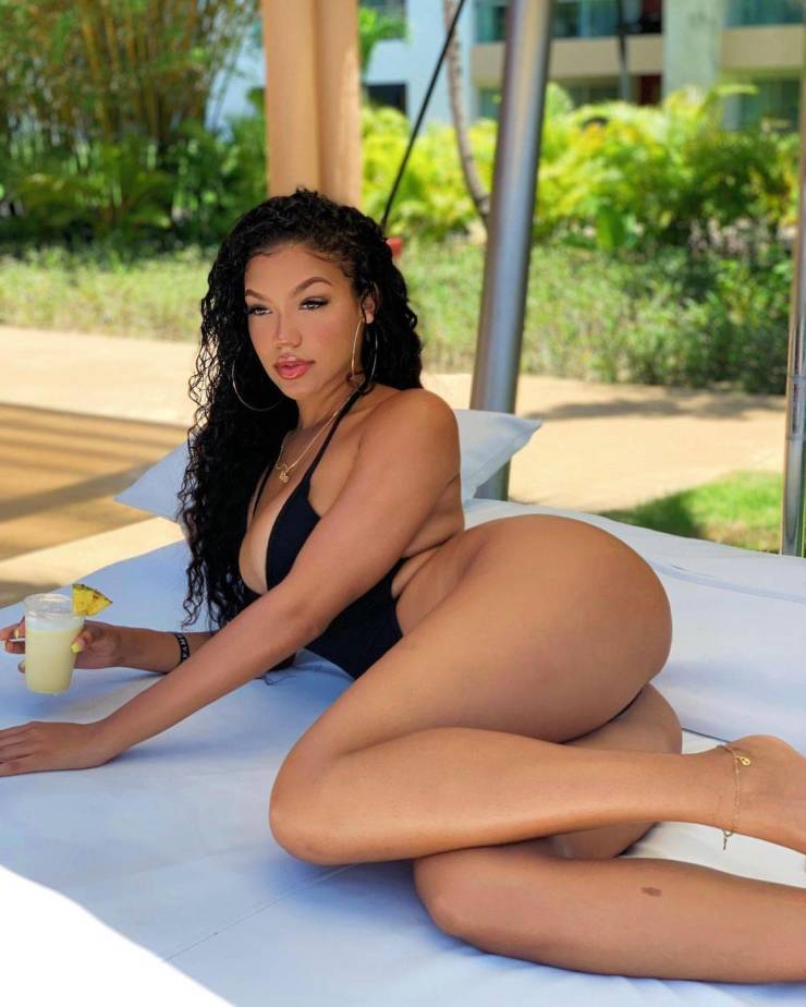 Hot Girls With Beautiful Long Legs