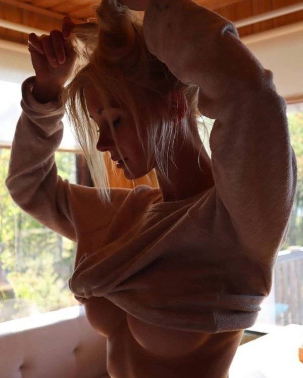 Get Ready For Some Tasty Underboob Pics