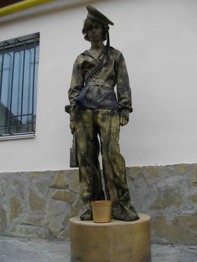 Living Statues Championship (30 pics)