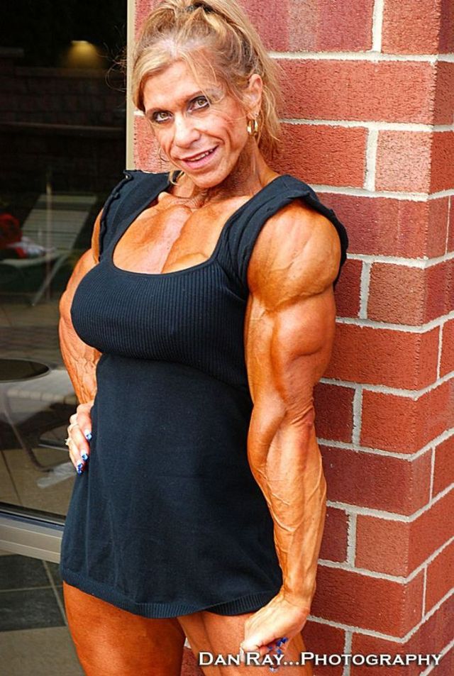 Sexy female terminator (17 pics)