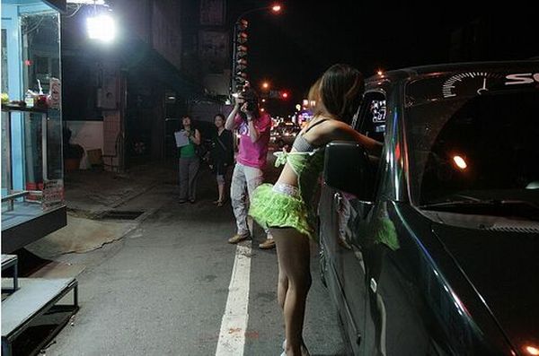Incredible Taiwanese culture - Betel nut girls (53 pics)
