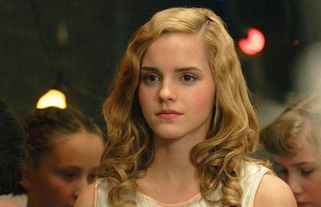 A girl became a woman (27 pics)
