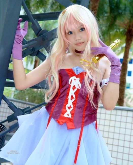 Pretty Asian girl shows us how to cosplay! (32 pics) Pretty Asian girl shows us how to cosplay! (32 pics)