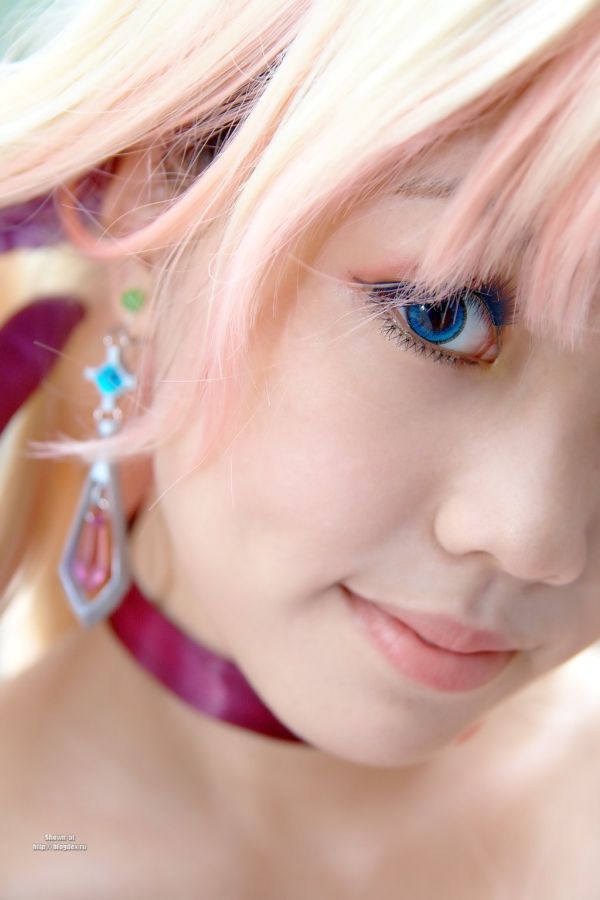 Pretty Asian girl shows us how to cosplay! (32 pics)