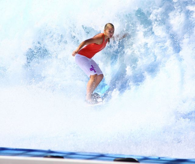 Gliding on the Waves (34 pics) Gliding on the Waves (34 pics)