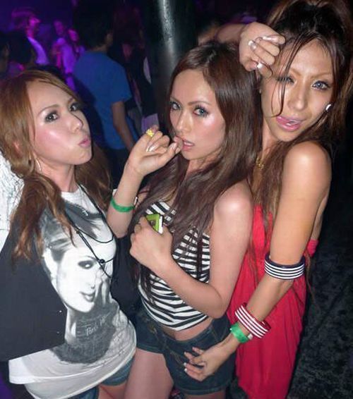 How Japanese Youth Partying (30 pics) How Japanese Youth Partying (30 pics)