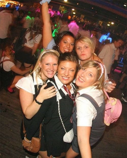 Sexy Girls from School Disco (100 pics)
